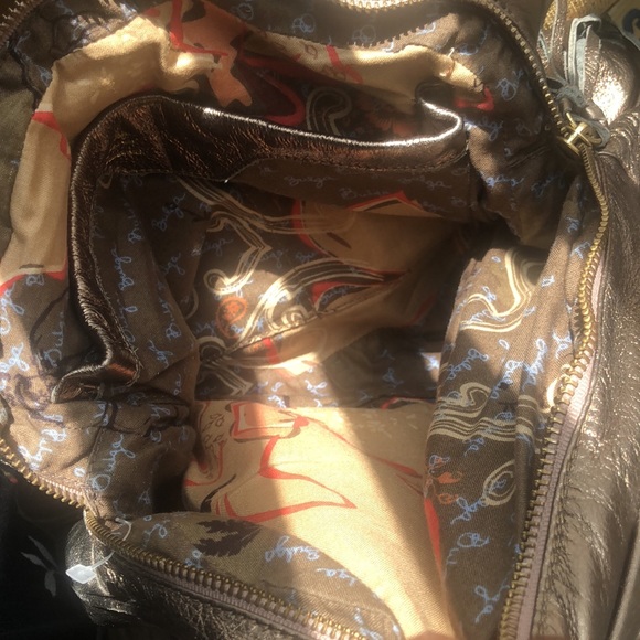 BULGA Shoulder Quality Leather Bag! Metallic Brass Color! Multiple Compartments! - Picture 14 of 16